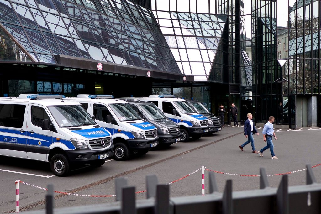 police outside the DEutsche Bank offices